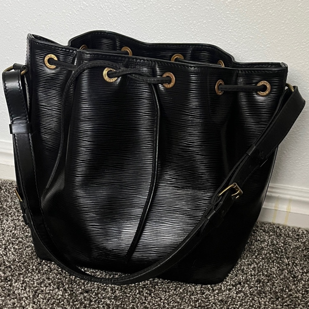 Louis Vuitton Petite Noe in black epi leather, Black Tote/ bucket Bag